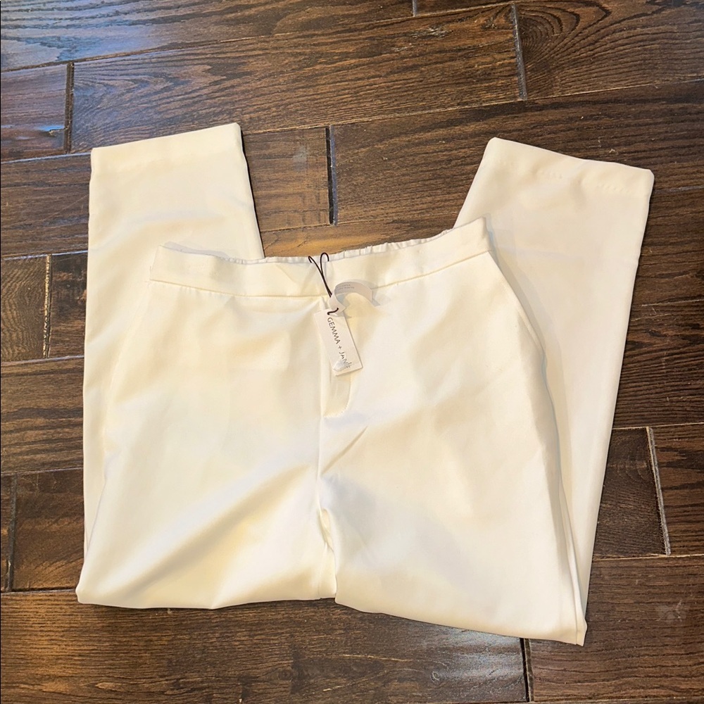 Gemma & Jane white pull on pants size medium new with tags